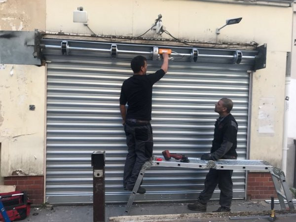 Déblocage rideau métallique 77 : dépannage en urgence